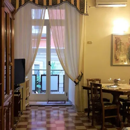 Casa Lillina A Toledo , Near Piazza Del Plebiscito * Napoli
