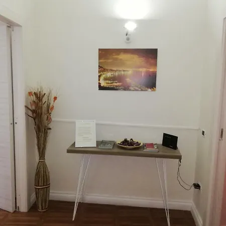Apartment Chiaia 100 Naples