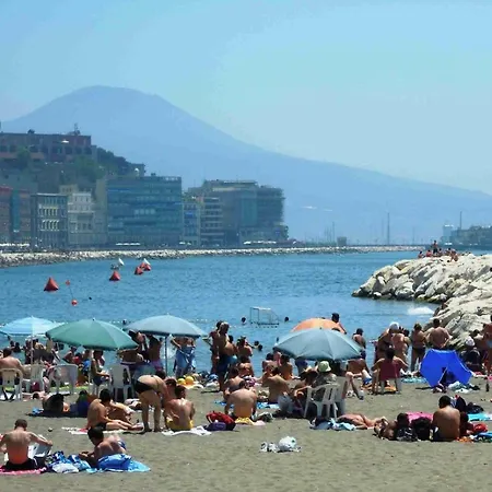 דירה Chiatamone Seaside *