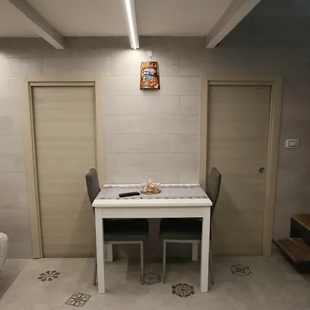 Apartment Donnalbina 4 Naples