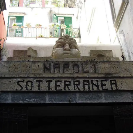 White House * Napoli