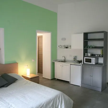Alyssa House Nápoles