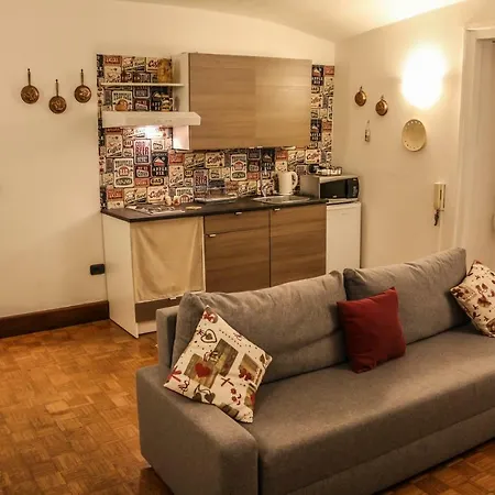 Small Chiatamone Holiday home
