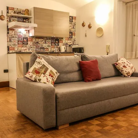 Small Chiatamone Holiday home *