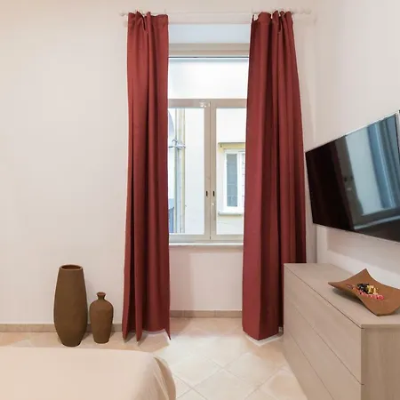 Neapolitan Suites - Rosaroll 98 *