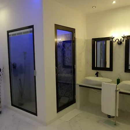 White Idromassaggio Su Richiesta Holiday home *