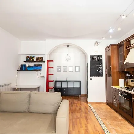 Mary J Apartment *