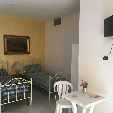 Casa Donnaregina Bed & Breakfast