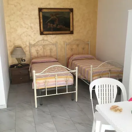 Casa Donnaregina Bed & Breakfast
