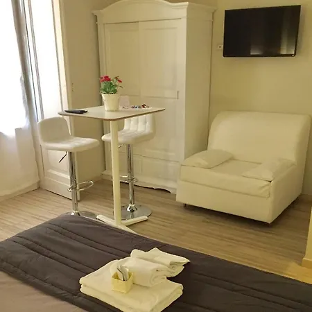 Da Polly A Piazza Amedeo B&B