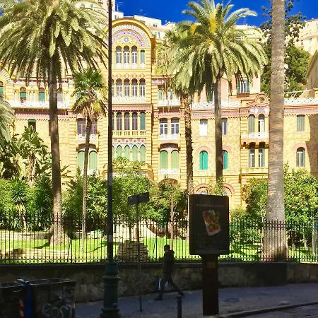 Da Polly A Piazza Amedeo B&B 나폴리