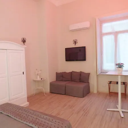Da Polly A Piazza Amedeo B&B