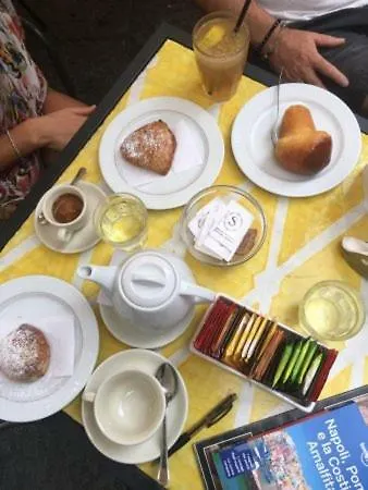 Da Polly A Piazza Amedeo B&B 나폴리