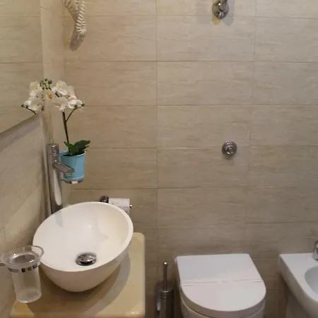 Da Polly A Piazza Amedeo B&B
