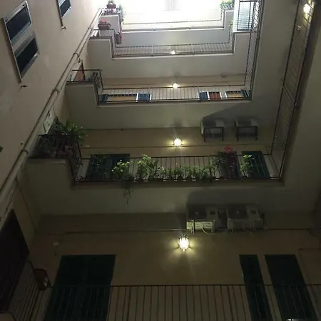 La Casa Di Noa In The Heart Of Vomero Neapel