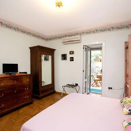 Casa 12 Bed & Breakfast