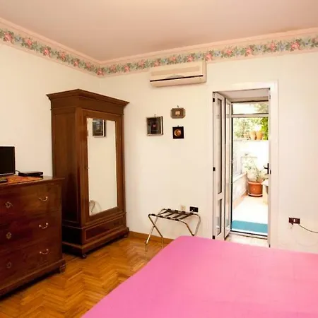 Casa 12 Bed & Breakfast 3*