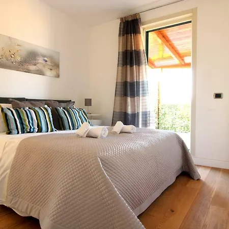 Delicia - Con Terrazza Apartment *