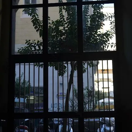 펜션 A Due Passi Dal Duomo 나폴리