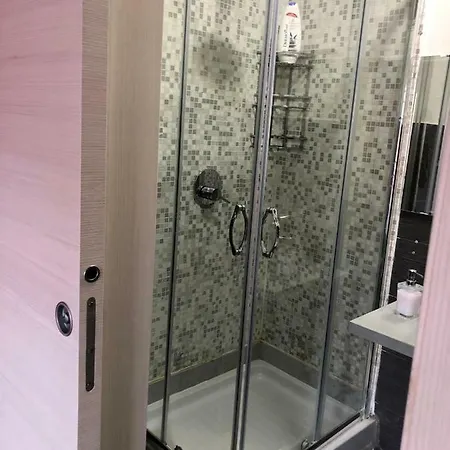 Easyhomeinnaples בית הארחה