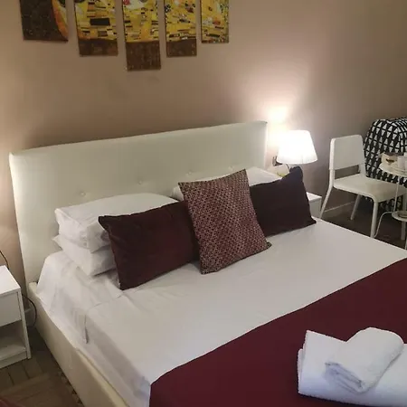 Bed & Breakfast Domus Luigi Leone Ii Naples