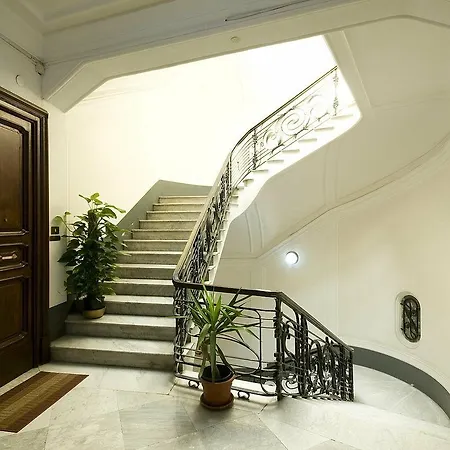 Pinto-storey Hotel 3*
