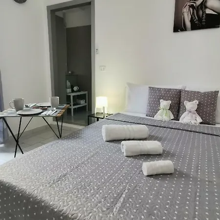 Titty House Apartment *