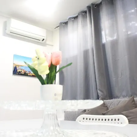 Milo's Ii Apartment
