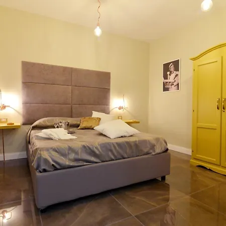 Chiaia Roof Bed & Breakfast 2*