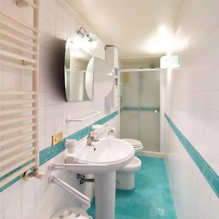 Portalba Palace: Spacious Three-bedroom With Views