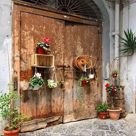 Corno Napoletano Free Parking For Small Cars Only * Naples