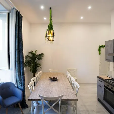 Central Monkey House Apartment Naples