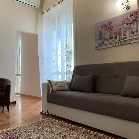 La Bella A Chiaia *
