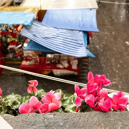 A Fenestrella E San Gregorio Armeno Naples
