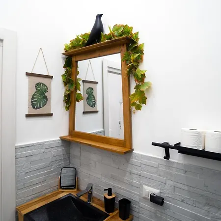 Central Monkey House Apartment Naples