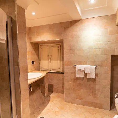 Diamond Hotel 3*