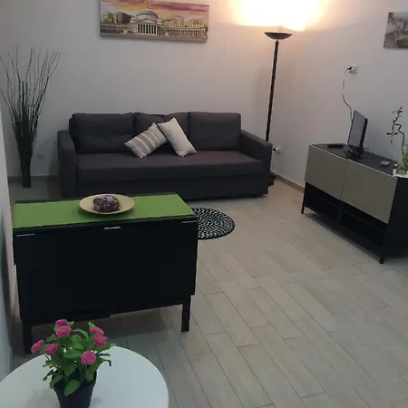 Lodge Flat In Center Historic Naples