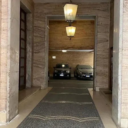 Hall In Center Nocleg ze śniadaniem