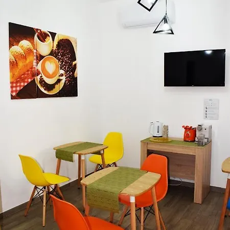Neapolis Pie Homestay *