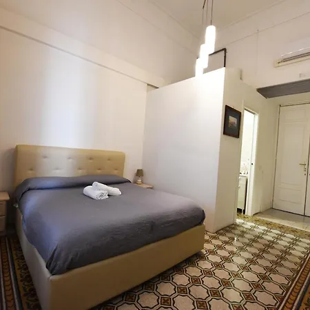 לינה וארוחת בוקר Maison Toledo 210 נאפולי