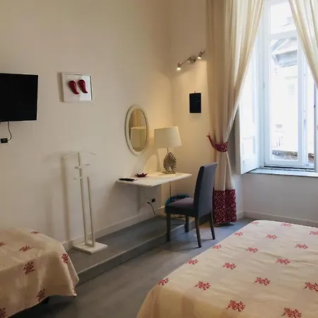 Neapolis Bellini Oda ve Kahvaltı
