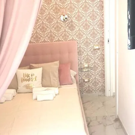 Bed & Breakfast Domus Leone Tre Napoli