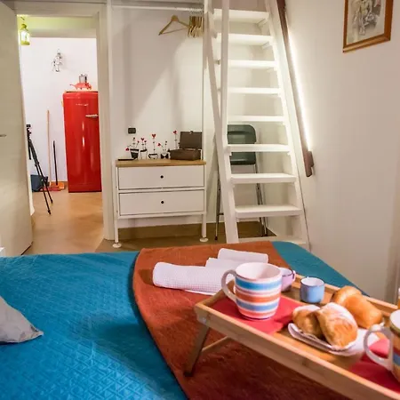 Bed & Breakfast Guest Art *