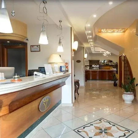 Ranch Palace Отель Неаполь