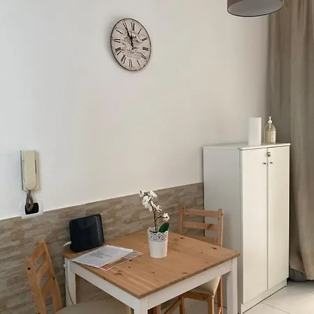 Pensjonat La Casa Di Flo Neapol