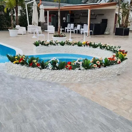 Hotel L'Incanto Pool Club