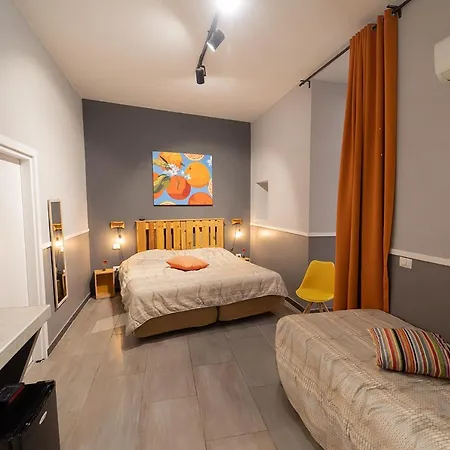 Le 4 Stagioni Dante H Centro, By Clapa Group Guest house