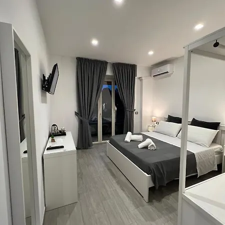Regina 2* Nápoles