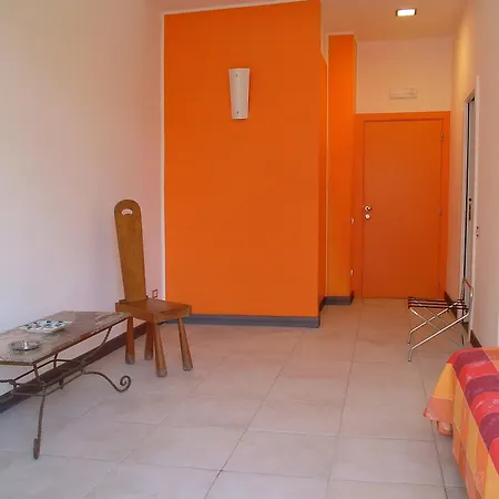 Caracciolo 10 Nocleg ze śniadaniem 2*