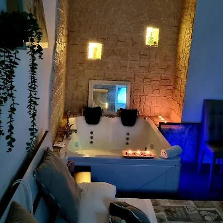 Room&jacuzzi Naples